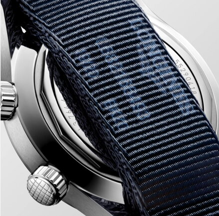 Hodinky Longines Legend Diver L3.764.4.90.2 Ø 39.00 mm