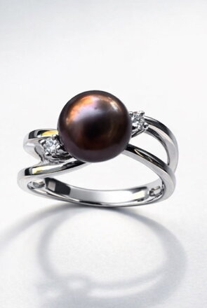 Prsteň ALO 22405018bP z bieleho zlata s perlou a briliantmi