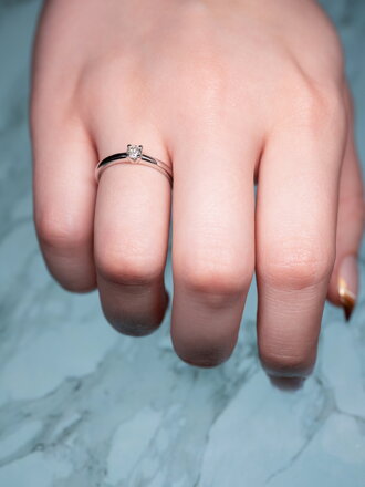 Dámsky prsteň z bieleho zlata s briliantom RN402274  0,22ct