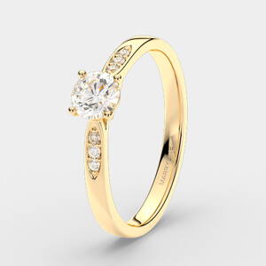 Zásnubný prsteň zo žltého zlata s postrannými kameňmi r094z